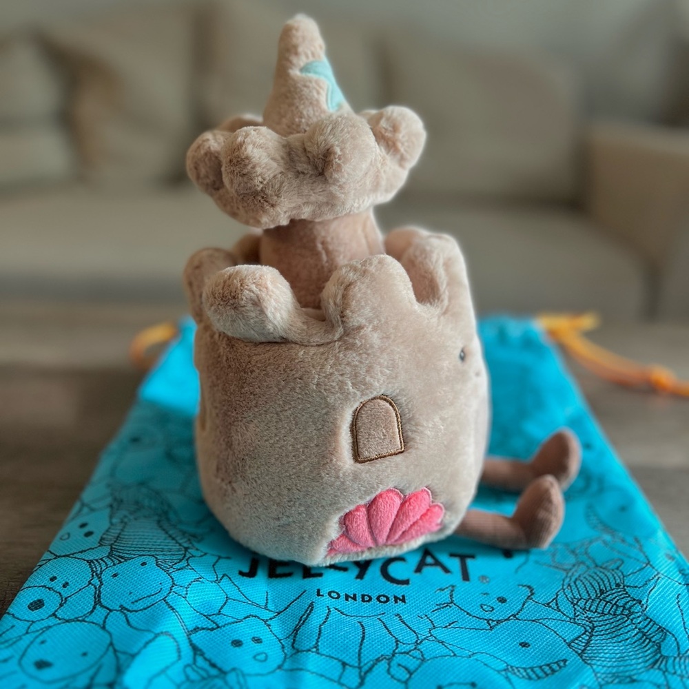Jellycat Amuseables Sandcastle - SOLD OUT! Collector Favorite 🏖️ - Picture 3 of 7